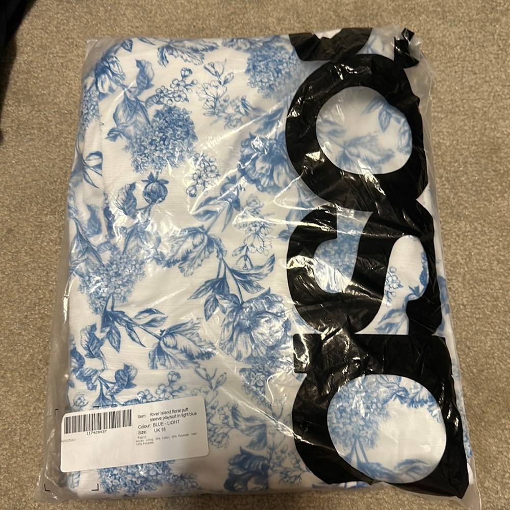 Brand New River floral puff sleeve play suit in light blue size 18 UK